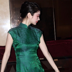 Cheongsam in seta di gelso vintage 24 momme di prima qualità, 70% seta, qipao in verde e rosa, lunghezza intera, sexy da giovane donna, chiusura con bottoni Pankou