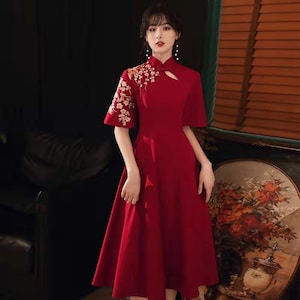 カスタムサイズ対応可能な中国製ブライダルレッドチーパオガウン、中国製花嫁ウェディングドレス、イブニングトーストスーツ、クラシックな刺繍、マタニティドレス