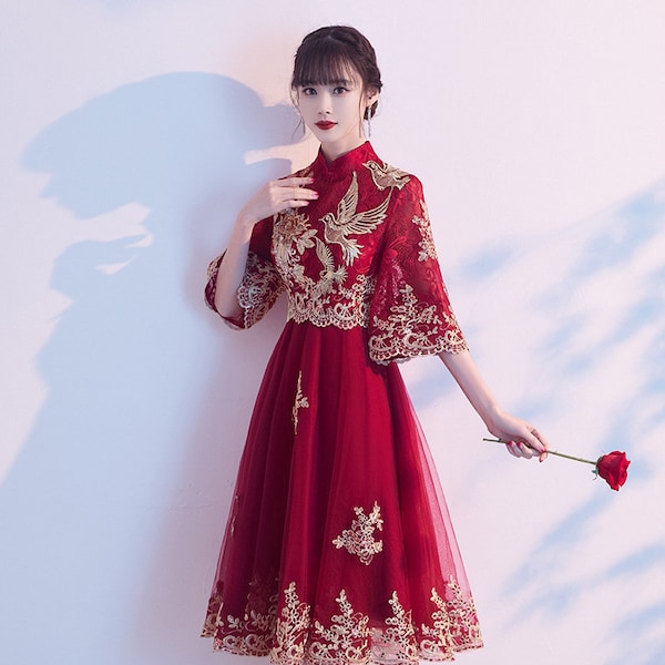 Traditionelles chinesisches rotes Qipao-Brautkleid, chinesisches Brauthochzeitskleid, Abendkleid-Toastanzug, klassische Stickereiblumen, Umstandskleid