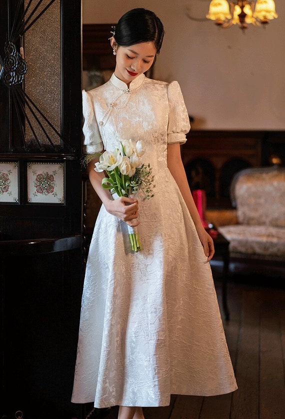 knee length dresses for ladies Sheath Small Round Collar Knee Length Long Sleeve Tulle Applique Lace Wedding Dress main image 0