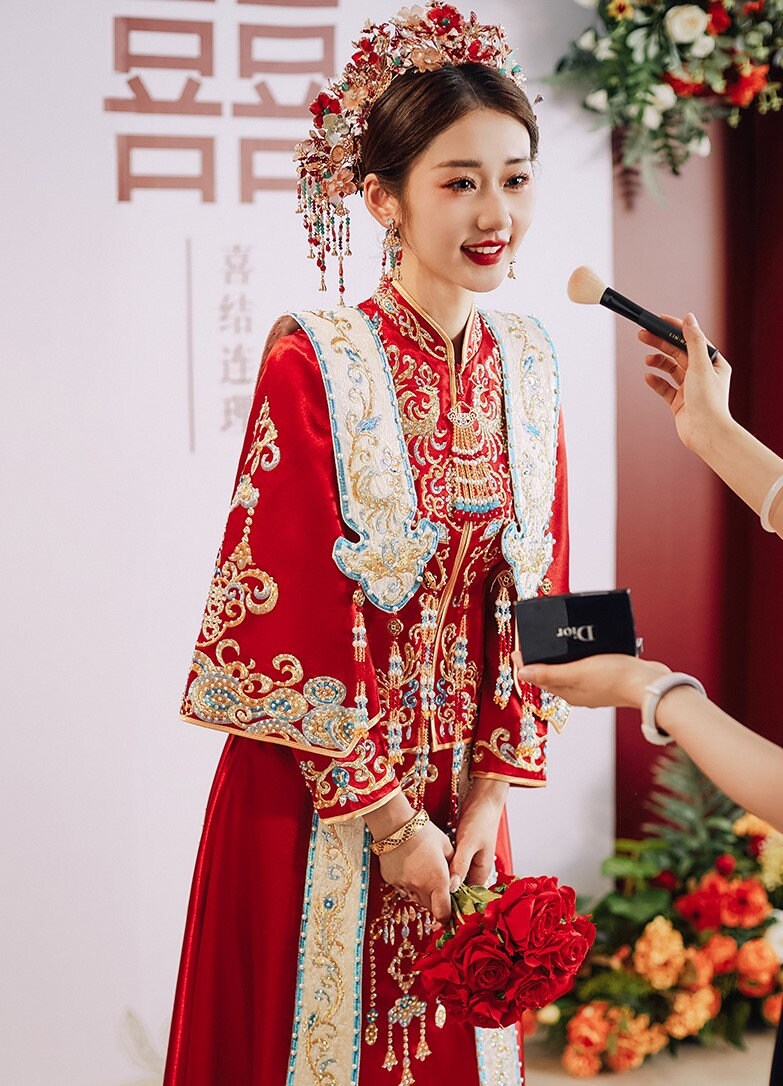 New Design Traditional Chinese Bride Red Wedding Xiuhe Gown