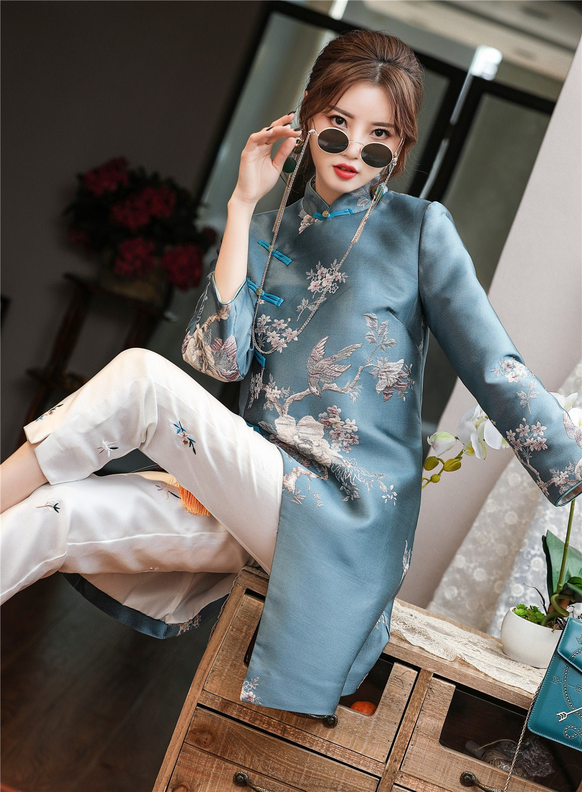 One Piece Only Casual Modern Cheongsam Shirt Mandarin Collar Crop Top for  Women Made from Cotton Lace Blend in White Handmade 109 - Interact China
