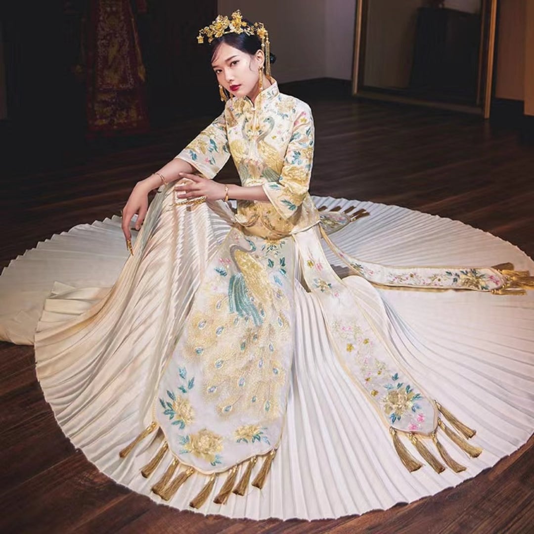 chinese wedding dress gold China HK White Qipao Gown Dress, Engagement Bridal Dress Sleeveless, Jewelry Sleeves Decor, Mandarin Collar Embroidery Qipao