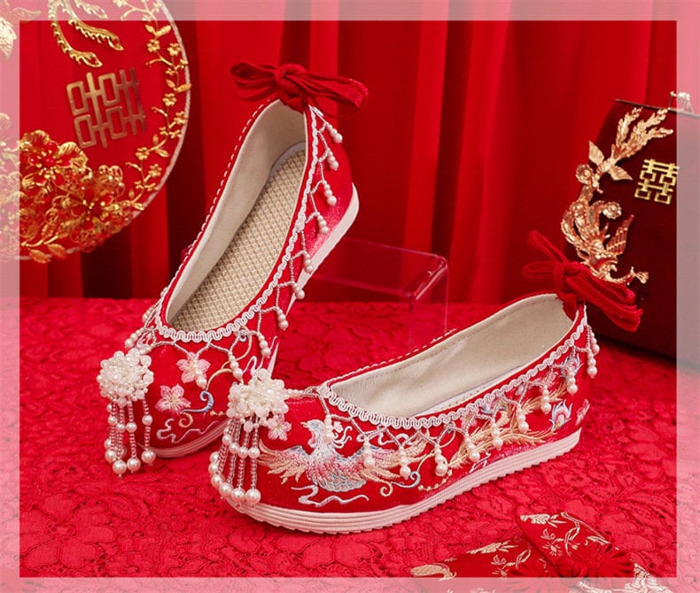 Traditional Ancient Chinese Wedding Embroidery Shoes, Chinese Style Wedding  Red Dragon and Phoenix Bride High-heeled Shoes for Women