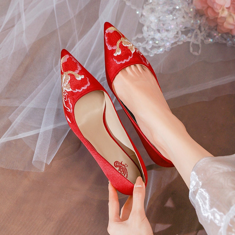 Chaussures De Mariage De Chinois Traditionnel Photo stock - Image du  chaussures, pied: 85523432