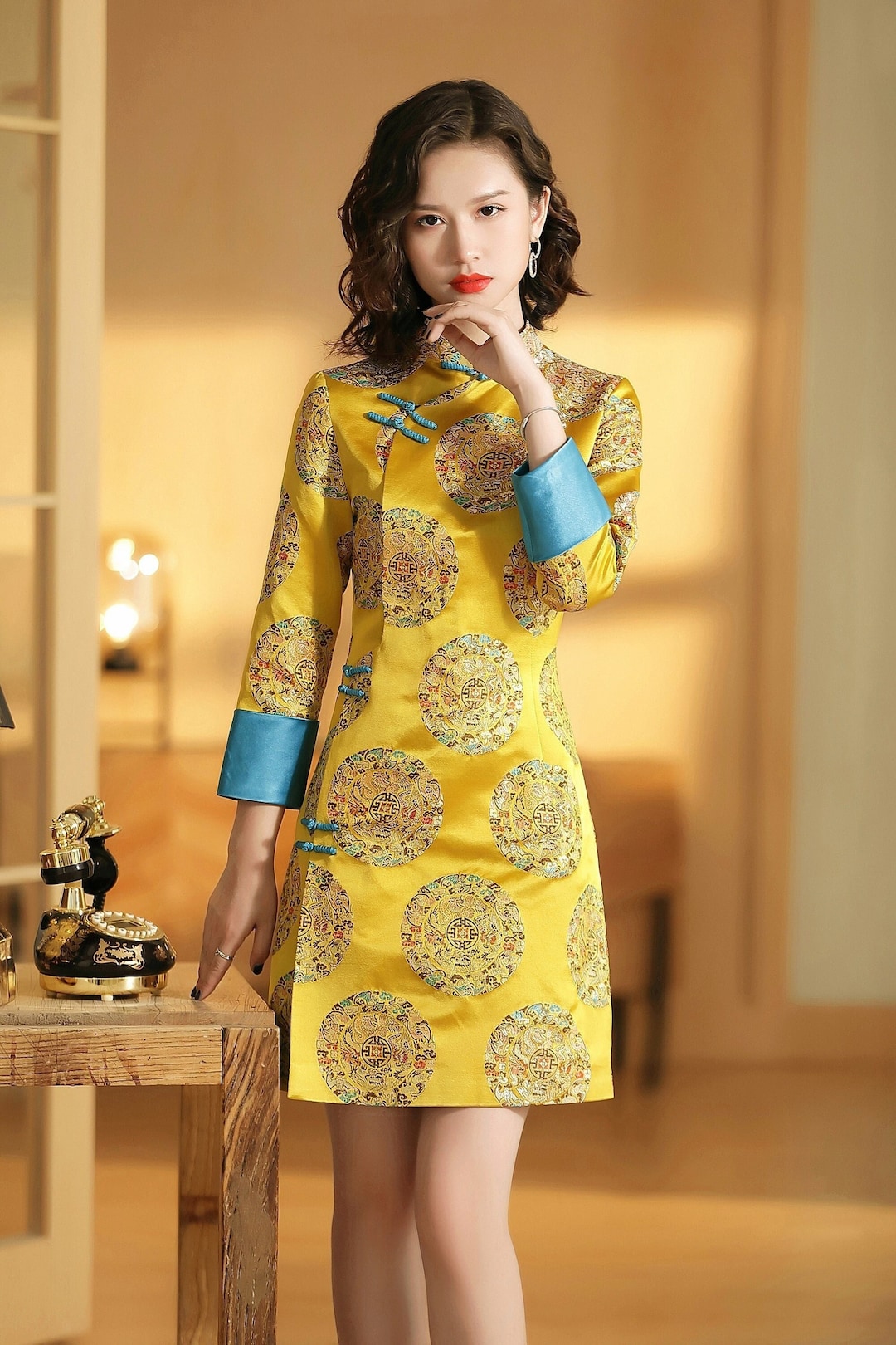 Cheongsam classico cinese rosso e giallo, Qipao cinese d'epoca
