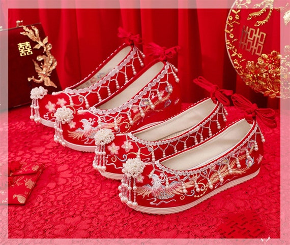 short wedding dress red shoes White Wedding Dress With Red Shoes Chic Sweetheart Short Ball Gown Tulle Lace Wedding Dresses