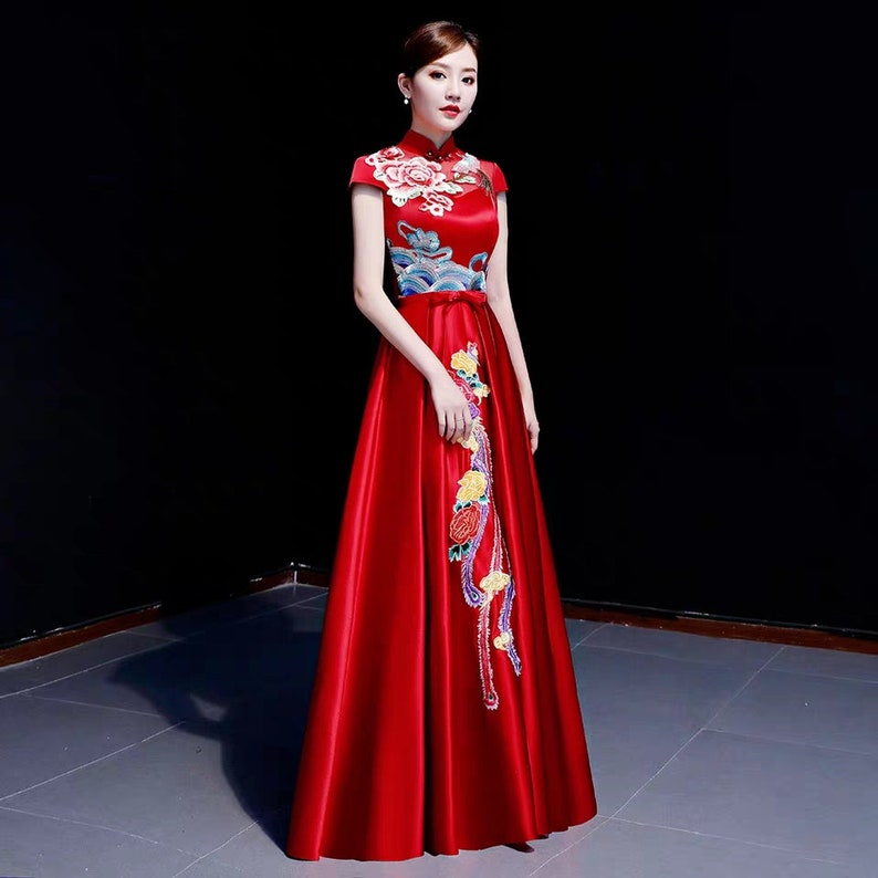Vintage China Cheongsam in Red, Classical Embroidery Pattern Full ...