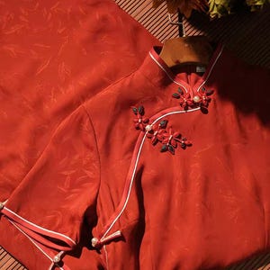 Vintage Red Cheongsam, Floral Pankou, CNY Spring Festival Outfits
