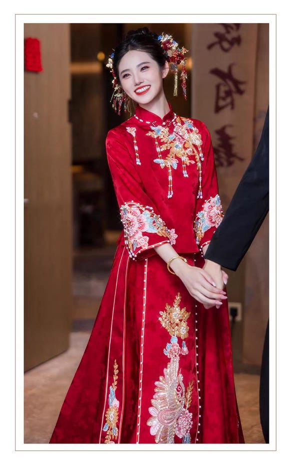Traditional Chinese Bride Red Wedding Xiuhe Dress, Embroidery Top