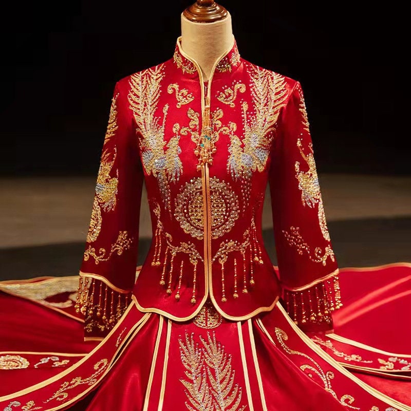 Traditional Chinese Bride and Groom's Red Wedding Xiuhe Traditional Chinese Bride and Groom's Red Wedding Xiuhe