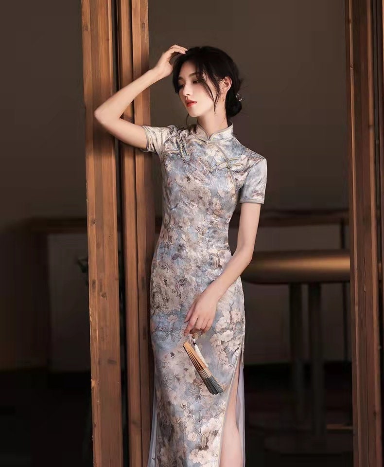 chinese formal dress Modern Wedding Dress, Red Cheongsam, Custom Qipao, Chinese Tea Ceremony Dress, Red Bridal Dress, Gold Phoenix Dragon Embroidery and they might run differently from US Elegant Velvet Cheongsam - Chinese