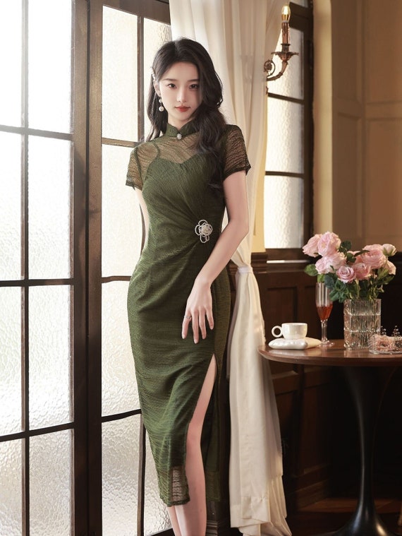 green emerald velvet dress Traditional Chinese Costume Ladies Tight Fitting Dress Cheongsam Tang Dress  Printed Split Dress Sexy Kimono: Buy Online at Best Price in UAE