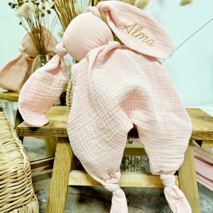 Doudou lapin en gaze de coton, doudou bébé naissance rose nude