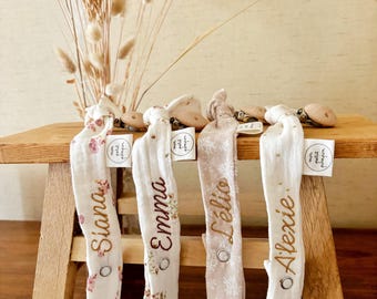 Customizable cotton gauze pacifier clip, birth gift