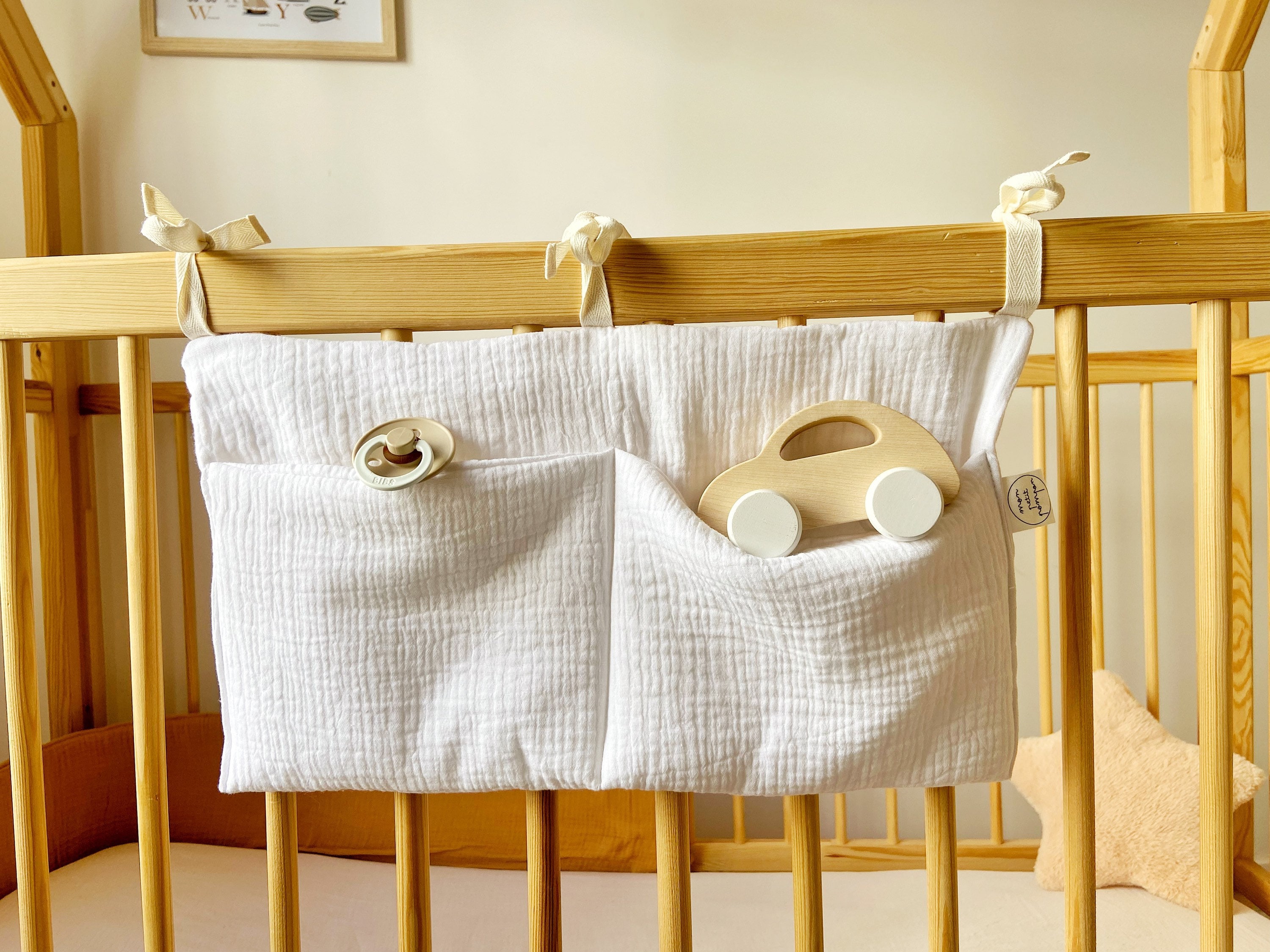 Pochette de lit bébé, range tétine/doudou double gaze blanche