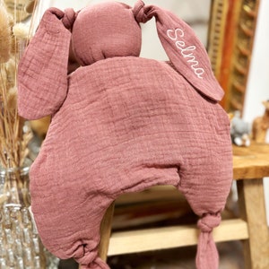 Doudou lapin en gaze de coton, doudou bébé naissance rose argile