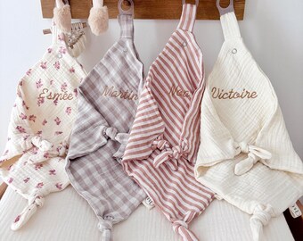 Personalized baby comforter blanket, in cotton gauze with pacifier clip, embroidery