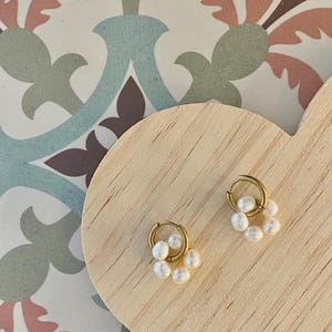Goldene Edelstahl Creolen mit abnehmbarem Süßwasserperlen-Ring - Elegant & Zeitlos