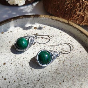 Green malachite wire wrapped earrings with sterling silver ear hook, Short drop boho stone earrings, Fairy elven herringbone earrings