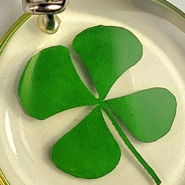 Real Four Leaf Clover Shamrock in Keychain 27mm St. Patrick's Day Gift Lucky Leaf Inside Clear Lucite Resin Key Ring Chain Pendant Specimen