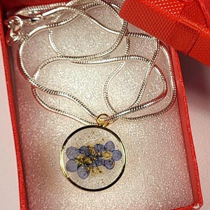 Real Pressed Forget-Me-Not Flower in Clear Resin Pendant + 18&quot; Chain & Gift Box Elegant Floral Botanical Birth Valentine Keepsake Necklace