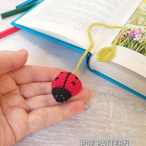 Modèle de coccinelle au crochet pour débutant, marque-page amigurumi PDF, cadeau pour amoureux des livres