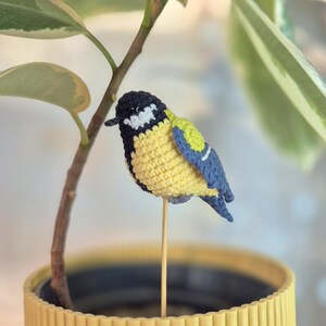 Crochet pattern great tit bird on stick, pot plant decor
