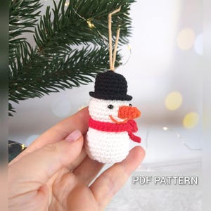 Haakpatroon voor een sneeuwpop, kerstversiering, amigurumi sneeuwpop, boomdecoratie