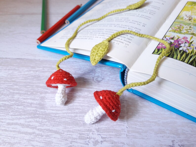 Crochet bookmark Pattern for beginner, mushroom bookmark PDF tutorial, Amigurumi amanita DIY, digital download fall bookmark leaf for book image 3