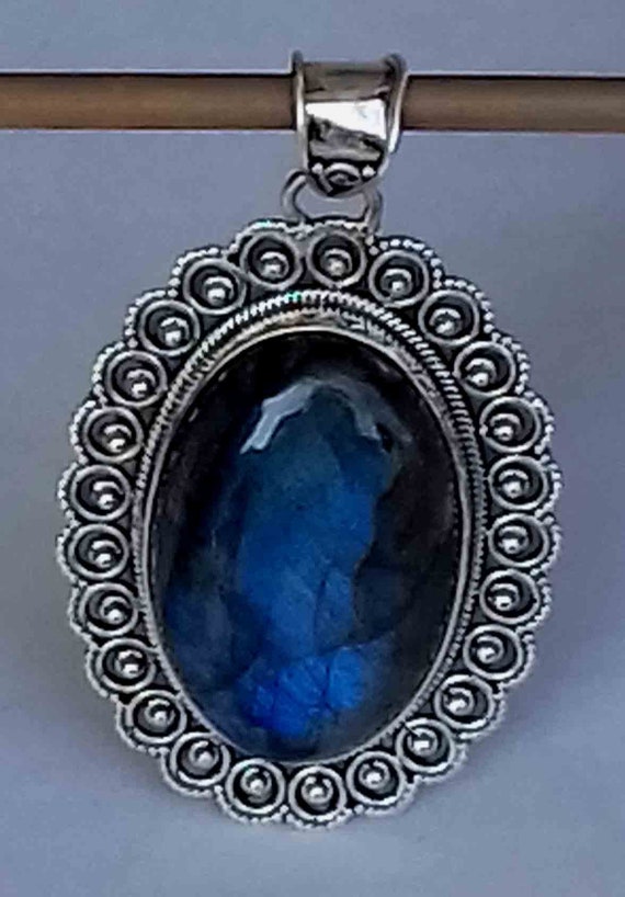 Nathis labradorite pendant
