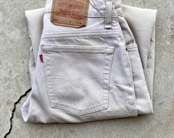 size 8 in women's levi jeans