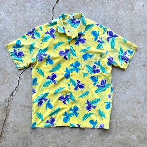 Vintage 80s Yellow Floral Hawaiian Tropical Short-Sleeve Button-Down