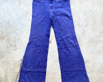 Vintage 1970s Dark Wash Women&#39;s Bell Bottom Jeans 26x28.5