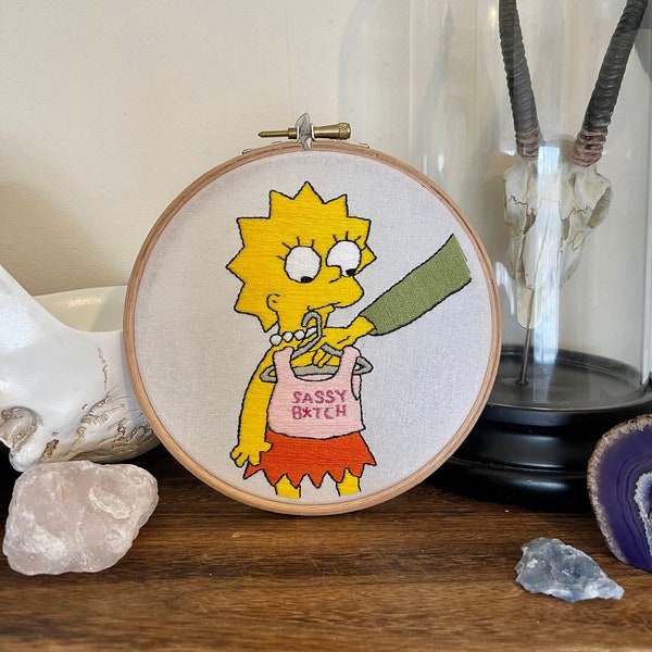 Borduurring ‘sassy b*tch’ van Lisa Simpson