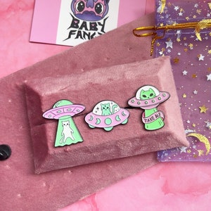 Alien cat pin badge | kawaii pin badge | alien cat | cute pin | bag pins | gifts for her