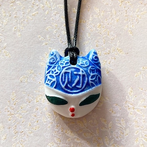 Ceramic lucky cat charm necklace/ keyring | lucky cat | Japanese cat | cat mask | cat charm necklace | cat necklace | cat keyring