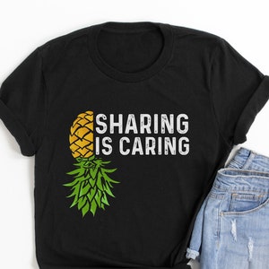 Compartilhar é cuidar de cabeça para baixo abacaxi swingers camisa estilo de vida engraçado fruta verão amante camisa, basta pedir abacaxi de cabeça para baixo
