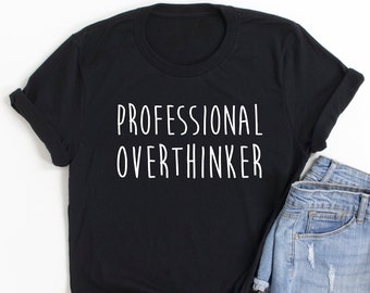 Camisa divertida, camiseta pensante, camiseta de overthinker profesional, regalo para un amigo