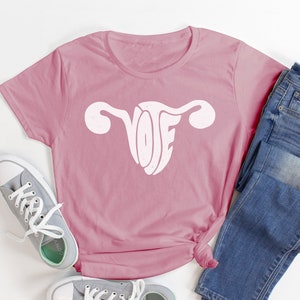 Camicia Vota Uterus / Tipografia Utero / No Uterus No Voice / Marcia per i diritti delle donne / Pro Choice / LGBTQ Shirt / Female empowerment / Vote