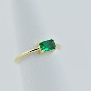 Emerald Ring, 14k Gold Emerald, Minimalist Dainty, Emerald Gemstone Solid gold.