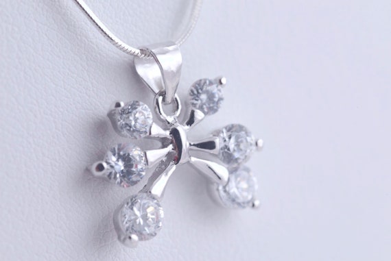 Collana a farfalla moderna in argento sterling, collana Dainty Love per lei, mamma, fidanzato, ciondolo a farfalla con gemme CZ, catena per scatole da 16  - Italia