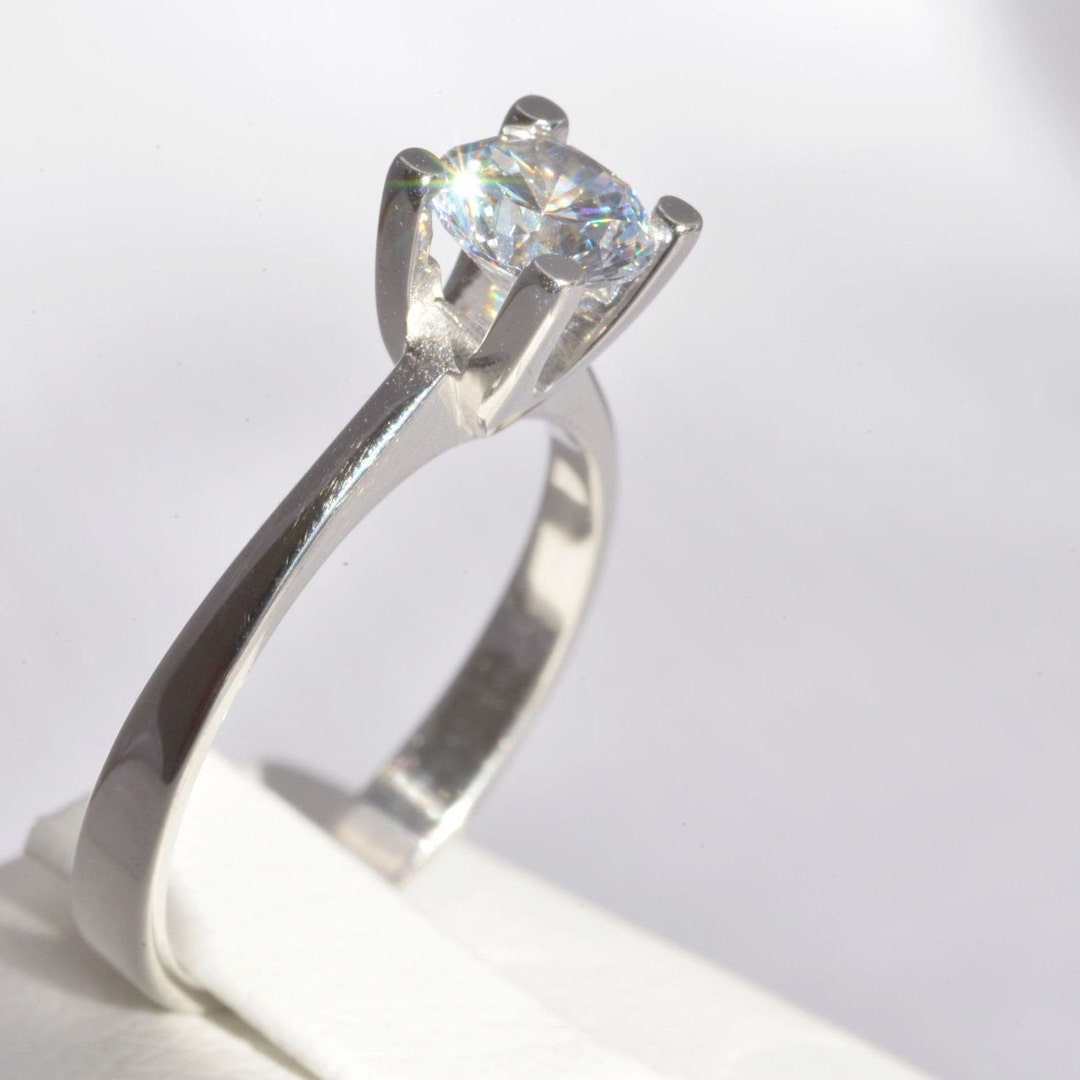 925 Sterling Silver Classic Solitaire Engagement Wedding Ring. Round CZ ...