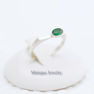 ☆TATIANA☆ Silver 925 Emerald Oval Bezel RingCR0489 Amazon.com: SixTwo 925 Sterling Silver Created Emerald