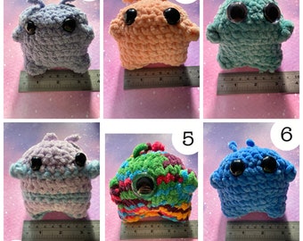 Chunky Mini Alien Plush Premade Cute Soft Toy Adorable Knitting Crochet Cute Customisable Handmade Gift Kawaii Amigurumi Monster Collect