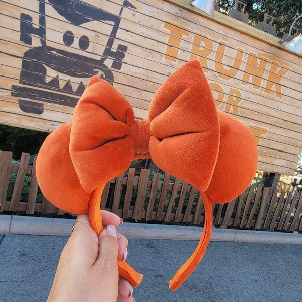 Orejas de terciopelo naranja