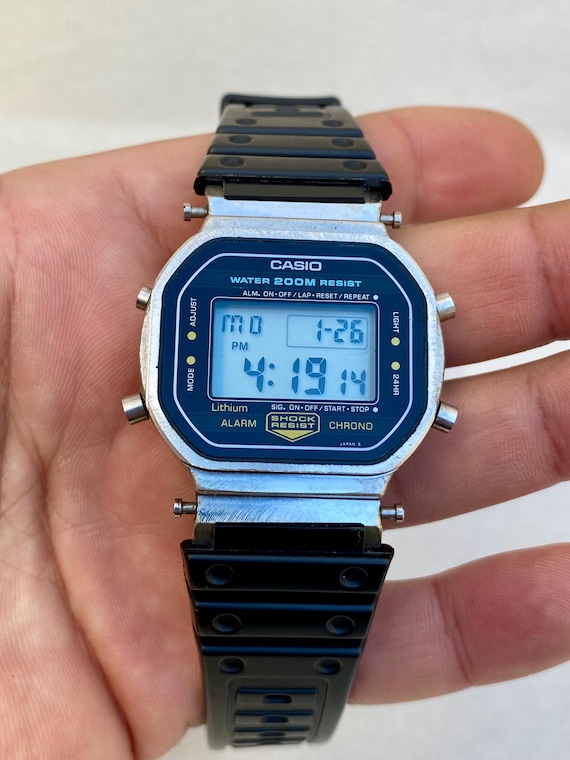 Vintage Casio G-Shock (240) DW-5200 Alarm Chronograph Digital Backlight Men’s Wristwatch