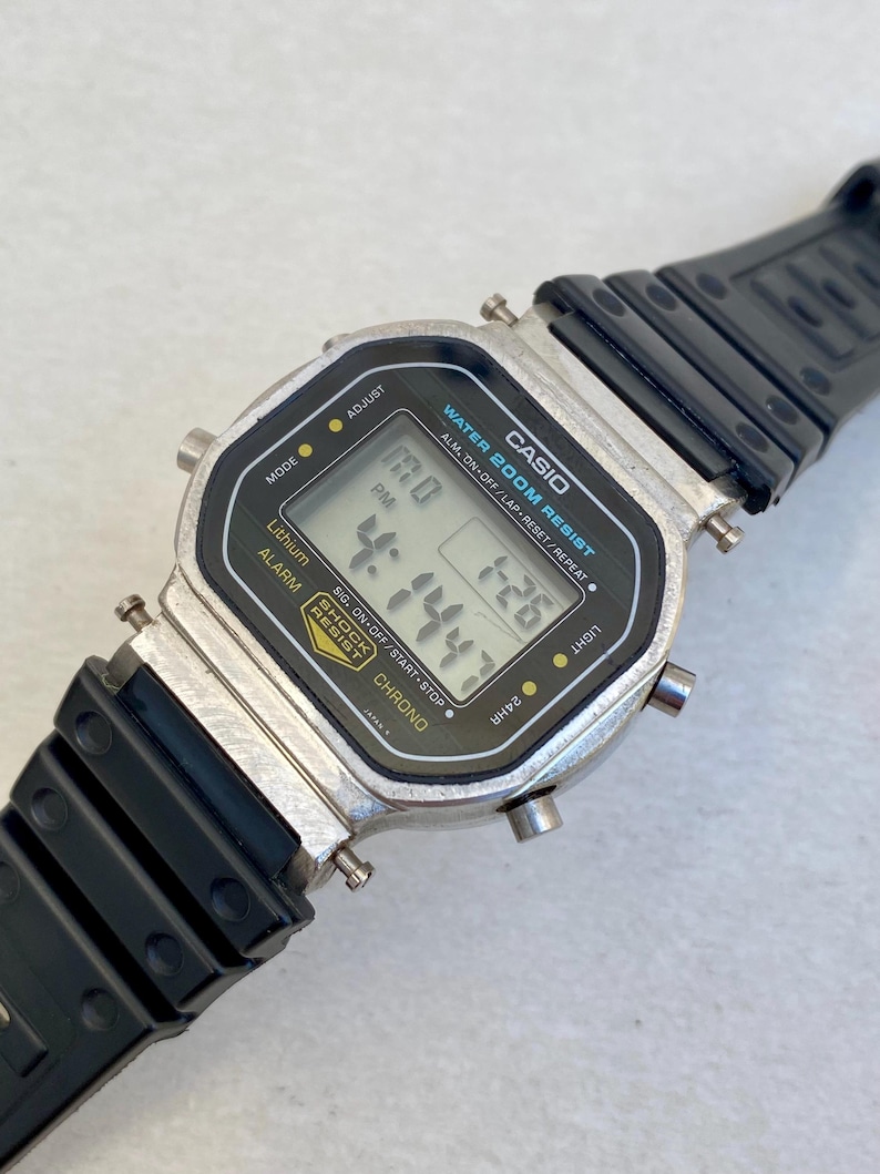 Vintage Casio G-Shock (240) DW-5200 Alarm Chronograph Digital Backlight Men’s Wristwatch image 5