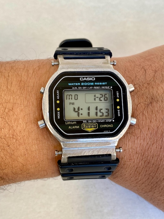 Vintage Casio G-shock (240) DW-5200 Alarm Chronograph Digital