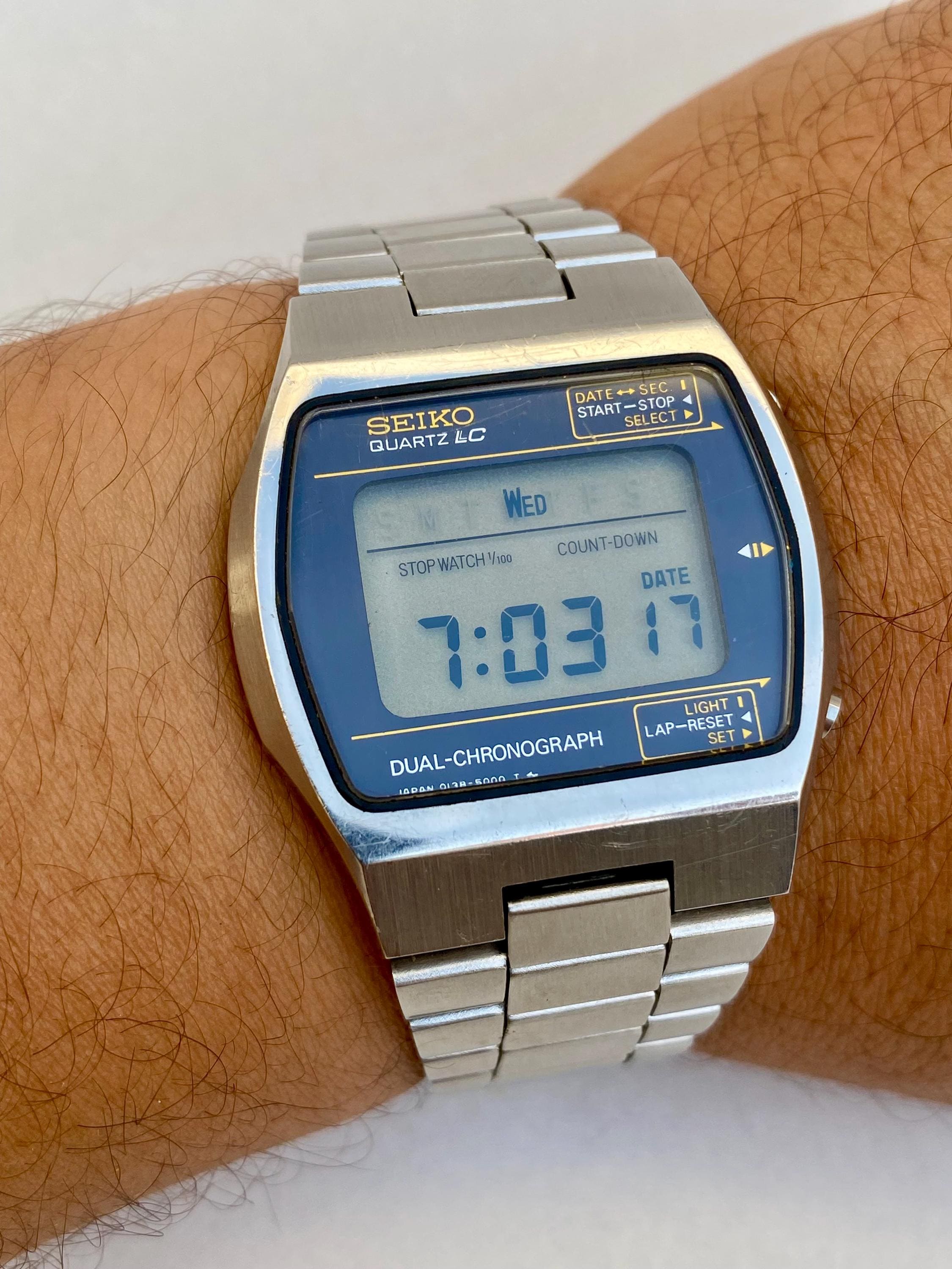 良品 SEIKO クロノグラフ シルバー デイト メンズ 腕時計 1389 Vintage Seiko LC 0138-5000 Quartz Watch Mens Dual Chronograph